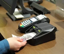 Нет фальшивым купюрам – с помощью прибора видеоконтроля ЧЕКТВ БАНК, интегрированного с автоматическим детектором валют Нет фальшивым купюрам – с помощью прибора видеоконтроля ЧЕКТВ БАНК, интегрированного с автоматическим детектором валют